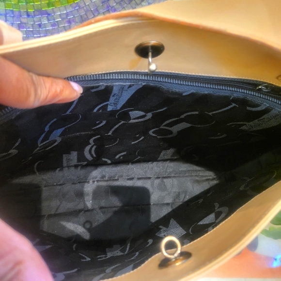 Preloved Salvatore Ferragamo Double Gancini Shoulder Bag. (RARE) Sold-AS-IS - Picture 10 of 17